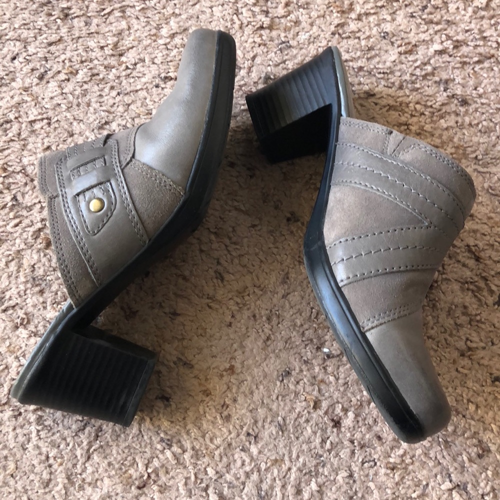 Clark’s gray leather clogs, size 6.5